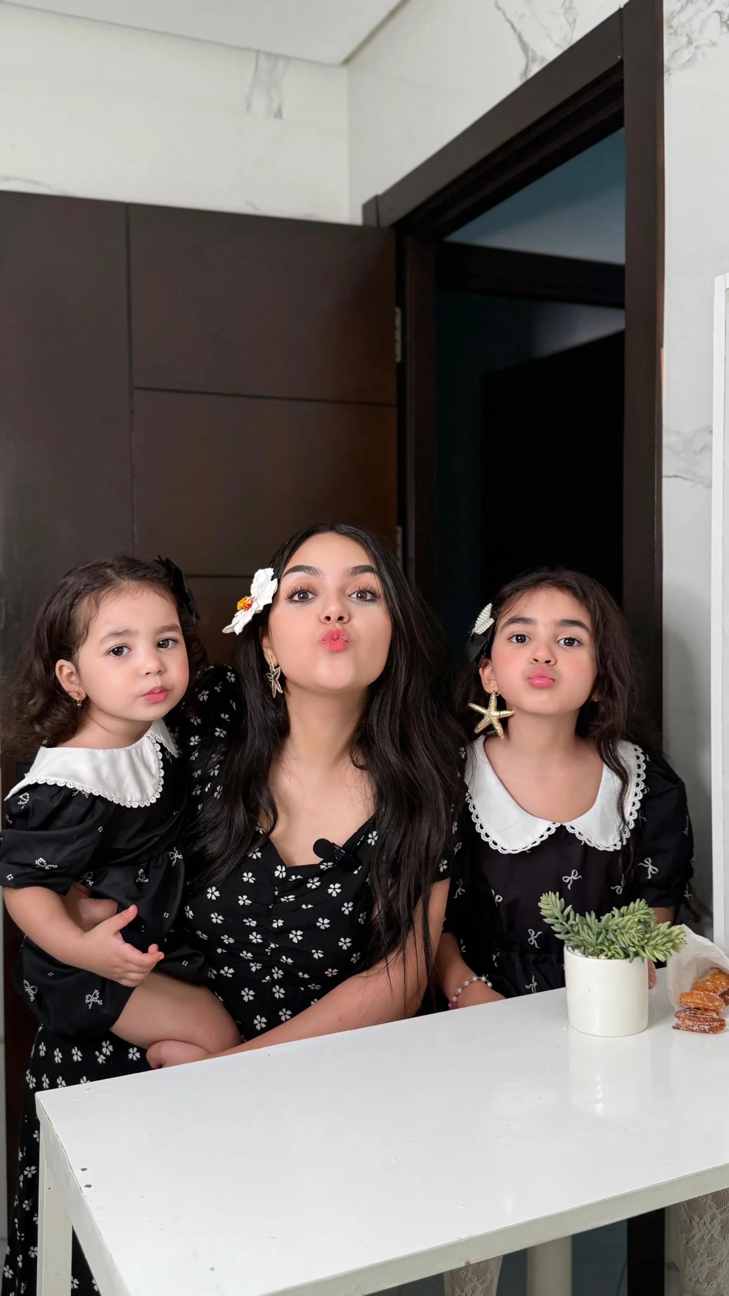 Fatine with her daughters